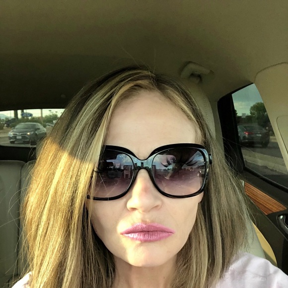 Meet your Posher, Elisanicole - Picture 3 of 3